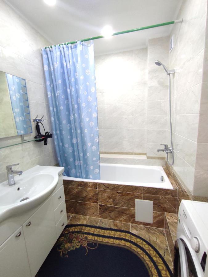 Prestigious Apartment In Bisjkek Eksteriør bilde